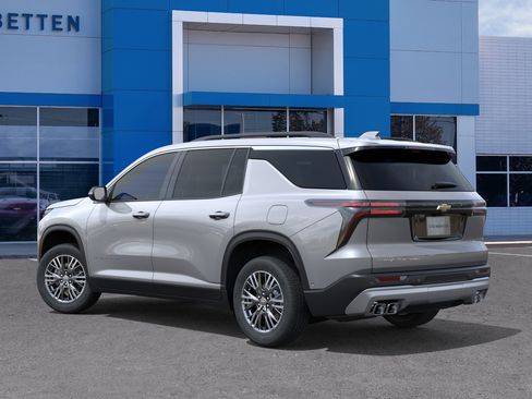 New 2026 Chevrolet Traverse LT w/ Driver Confidence Package AWD/4WD image 3