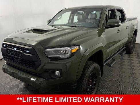 Used 2022 Toyota Tacoma TRD Sport w/ TRD Premium Sport Package AWD/4WD image 3