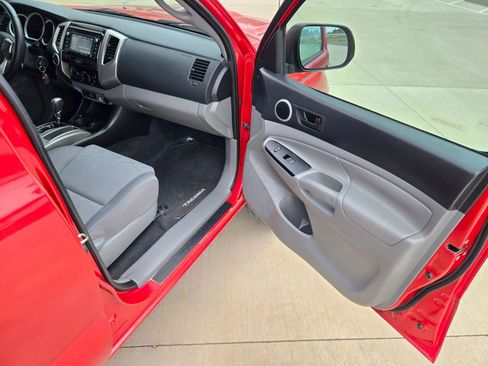 Used 2015 Toyota Tacoma 4x4 Double Cab w/ TRD Sport Package image 17