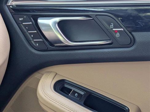 Used 2019 Porsche Macan S image 14