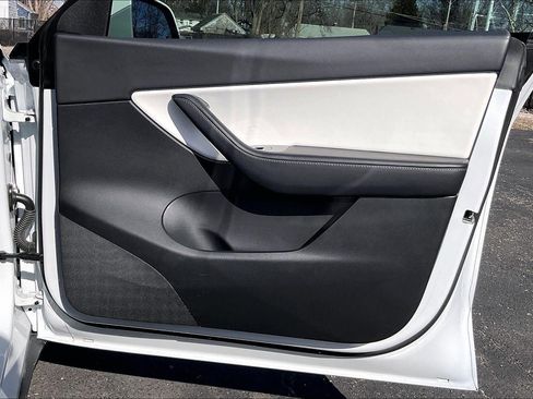 Used 2020 Tesla Model Y Long Range image 26