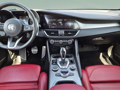 Used 2022 Alfa Romeo Giulia Veloce RWD image 25