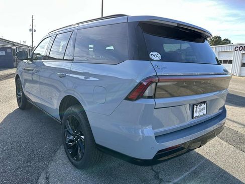 New 2025 Lincoln Navigator Reserve w/ Jet Appearance Package image 5