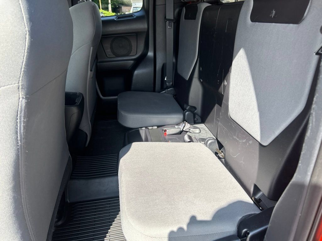 Used 2016 Toyota Tacoma SR5 AWD/4WD image 27
