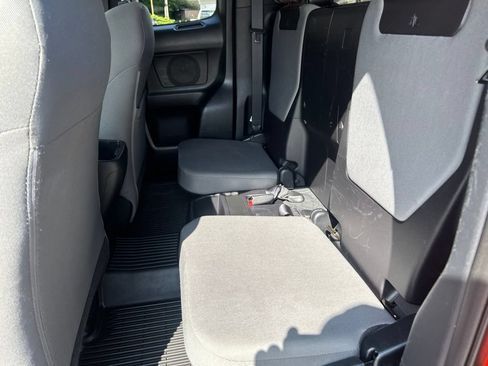 Used 2016 Toyota Tacoma SR5 AWD/4WD image 27