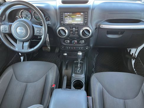 Used 2017 Jeep Wrangler Unlimited Rubicon w/ Cold Weather Group AWD/4WD image 14