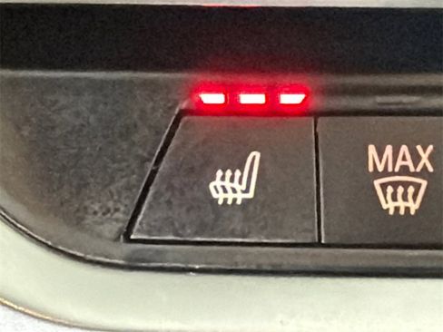 Used 2021 BMW M440i Convertible w/ Premium Package image 28