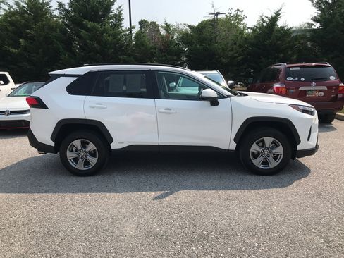 Used 2022 Toyota RAV4 XLE w/ Convenience Package AWD/4WD image 9