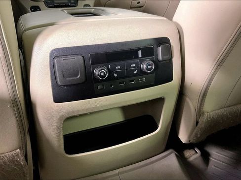 Used 2019 GMC Yukon XL Denali w/ Denali Ultimate Package AWD/4WD image 31