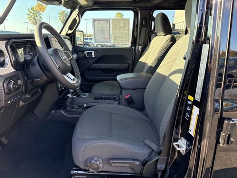 Certified 2025 Jeep Wrangler Unlimited Sahara w/ Safety Group image 14