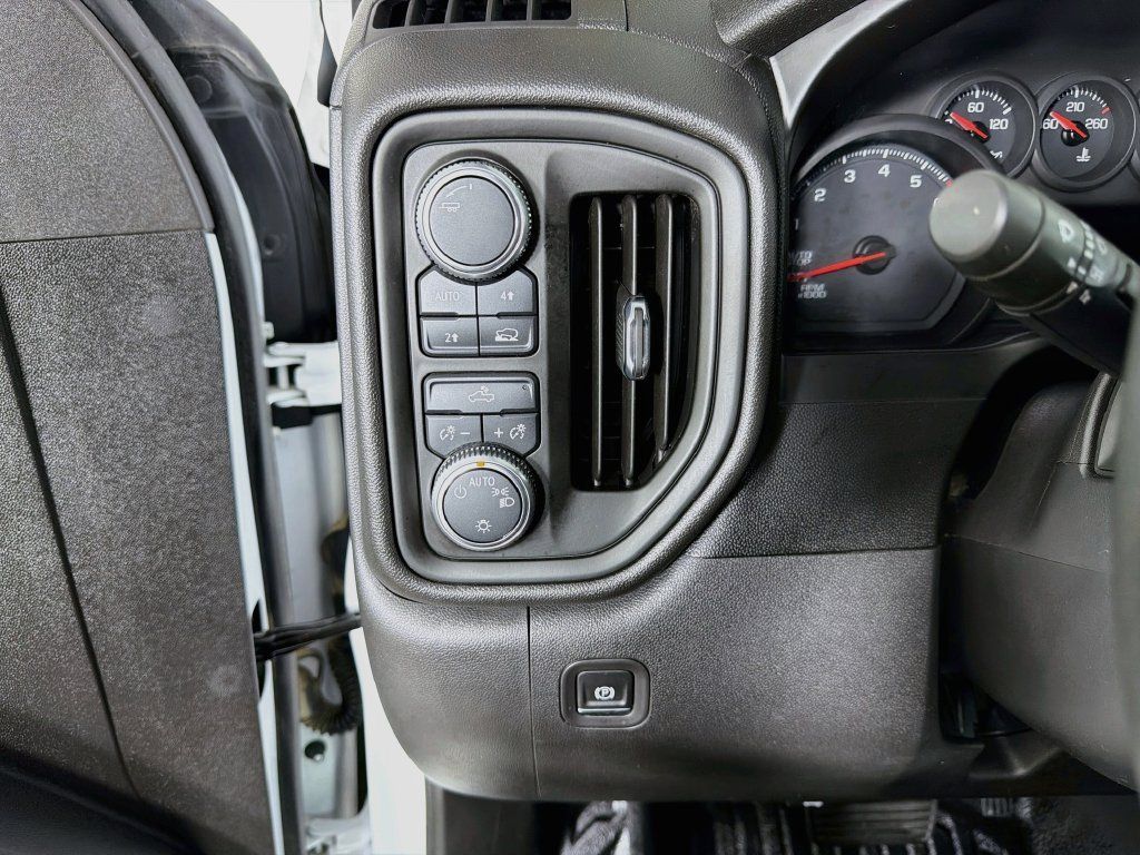 Used 2020 GMC Sierra 1500 4x4 Crew Cab w/ Sierra Value Package image 11