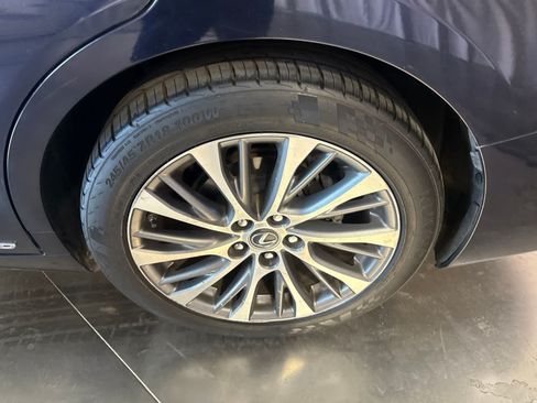 Used 2020 Lexus ES 300h w/ Premium Package FWD image 9