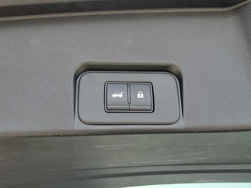 Used 2025 Nissan Rogue SV image 17