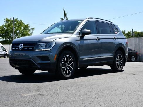 Used 2021 Volkswagen Tiguan SE w/ Panoramic Sunroof Package FWD image 3