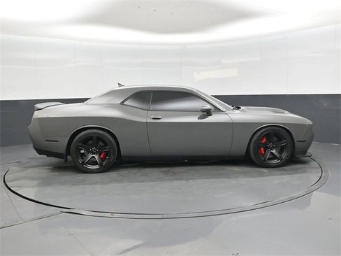 Used 2018 Dodge Challenger SRT Hellcat image 2