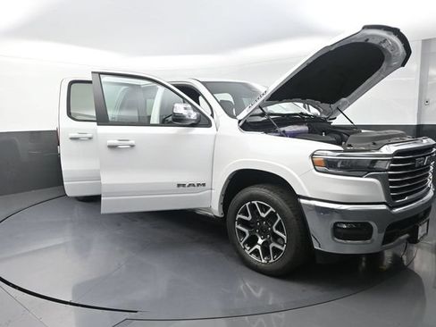 New 2026 RAM 1500 Laramie AWD/4WD image 32