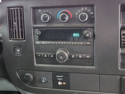 Used 2018 GMC Savana 2500 w/ Driver Convenience Package image 28