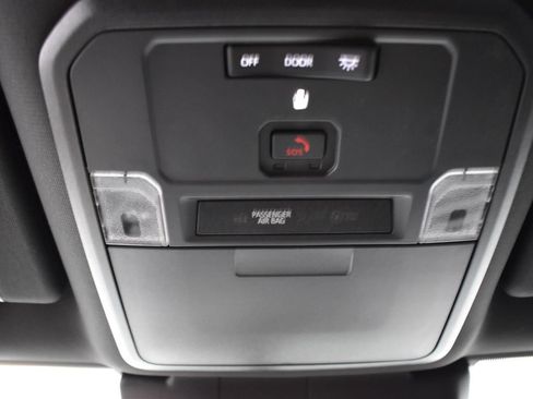 Used 2025 Toyota Tacoma SR AWD/4WD image 16