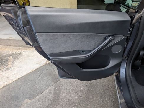 Used 2021 Tesla Model Y Long Range AWD/4WD image 24