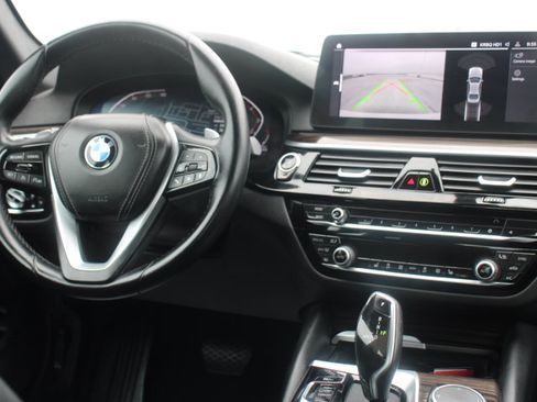 Used 2023 BMW 530i w/ Convenience Package RWD image 24