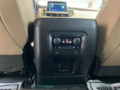 Used 2023 Chevrolet Tahoe Premier AWD/4WD image 16