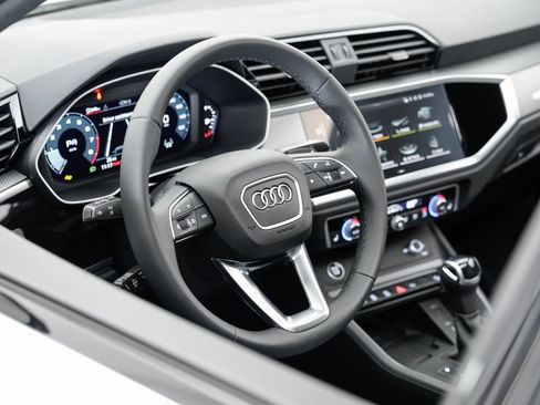 Certified 2024 Audi Q3 2.0T Premium image 14