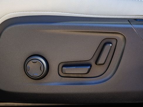 New 2026 Volvo XC40 B5 Plus w/ Protection Package Premier image 22