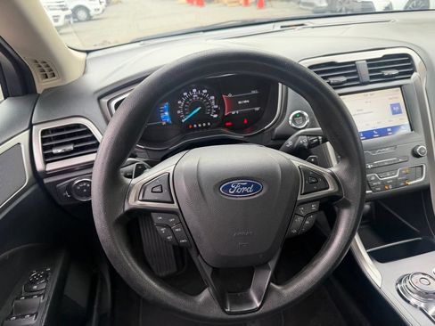Used 2019 Ford Fusion SE FWD image 5