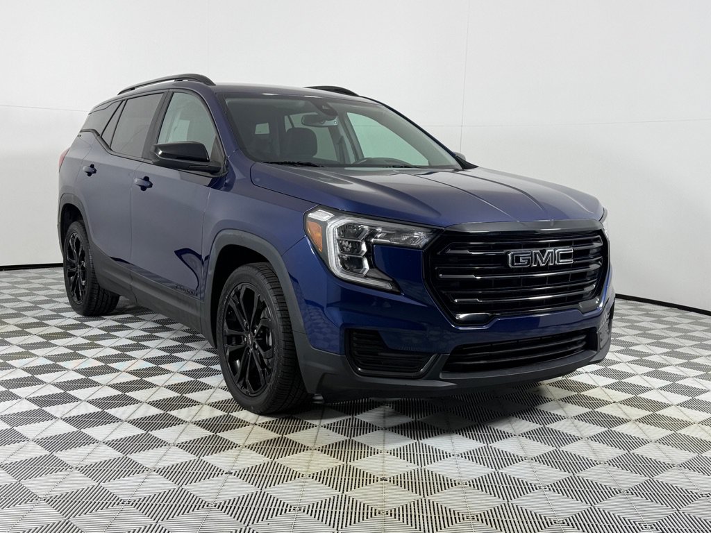 Used 2022 GMC Terrain SLE w/ Elevation Edition FWD image 3