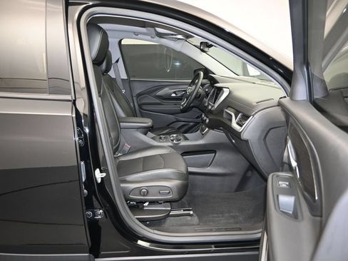 Used 2023 GMC Terrain SLT w/ Tech Package FWD image 27