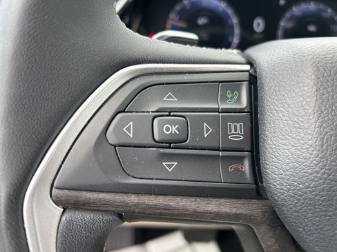 Used 2023 Jeep Grand Cherokee Limited w/ Luxury Tech Group II AWD/4WD image 16