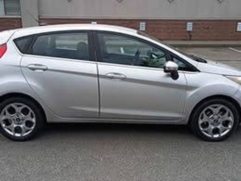 Used 2013 Ford Fiesta Titanium FWD image 4
