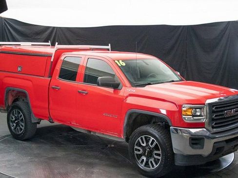 Used 2016 GMC Sierra 2500 Base image 2