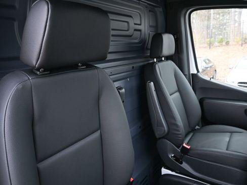 Used 2025 Mercedes-Benz Sprinter 2500 image 17