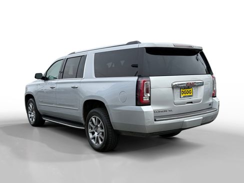 Used 2019 GMC Yukon XL Denali image 3