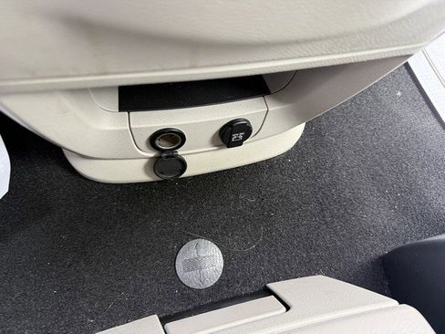 Used 2015 Chrysler Town & Country Touring-L w/ Driver Convenience Group FWD image 37