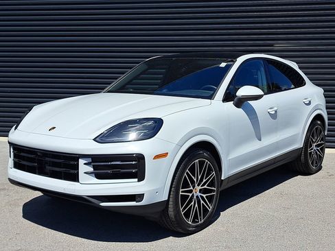 Certified 2025 Porsche Cayenne Coupe AWD/4WD image 1