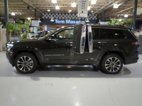 Used 2022 Jeep Grand Cherokee L Overland w/ Luxury Tech Group IV AWD/4WD image 4