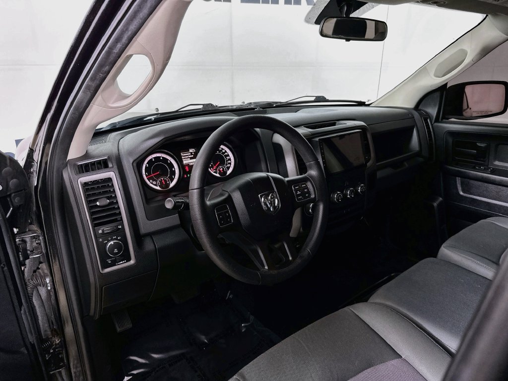 Used 2016 RAM 1500 Express RWD image 10