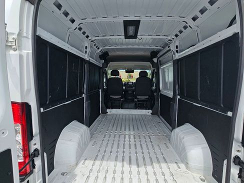 Used 2025 RAM ProMaster 2500 w/ Convenience Group FWD image 10