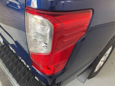 Used 2017 Nissan Titan SV AWD/4WD image 40