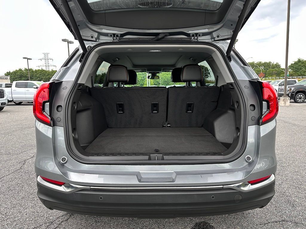 Certified 2023 GMC Terrain AT4 w/ Tech Package AWD/4WD image 43