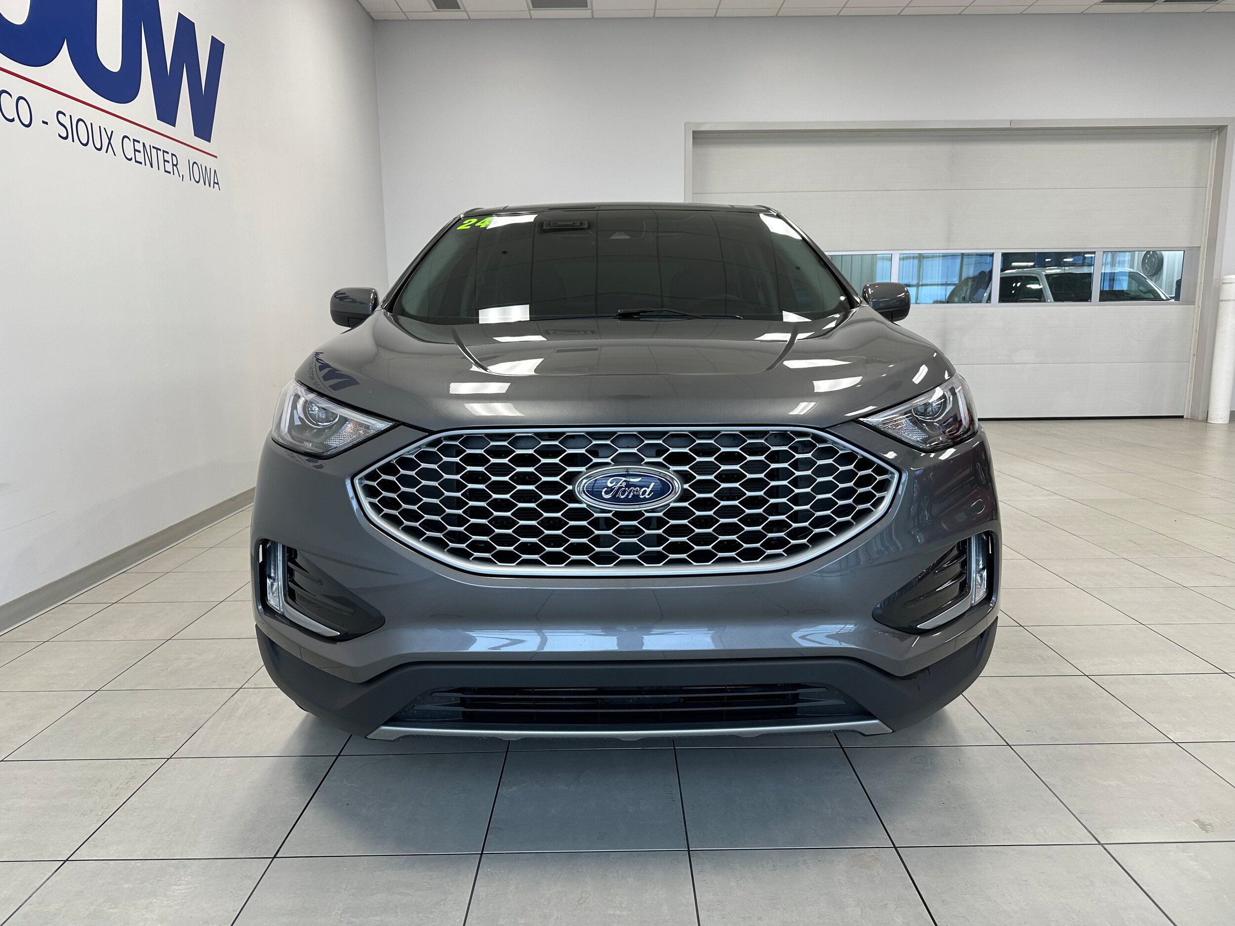 Used 2024 Ford Edge SEL w/ Convenience Package AWD/4WD image 3