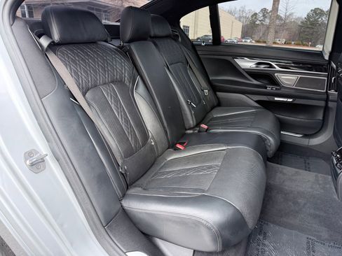 Used 2018 BMW 750i xDrive image 40