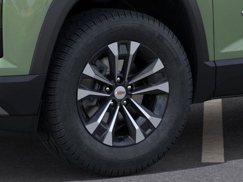 New 2025 Chevrolet Equinox LT image 9