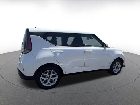Used 2025 Kia Soul LX w/ LX Technology Package FWD image 14