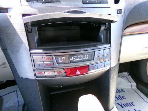 Used 2014 Subaru Outback 2.5i Limited w/ Moonroof Package image 18