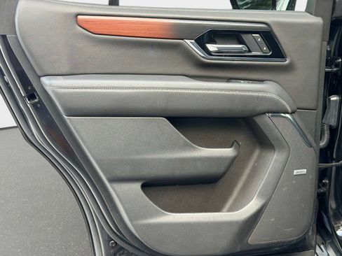 Used 2025 GMC Yukon Denali w/ Sun & Power Step Package AWD/4WD image 29