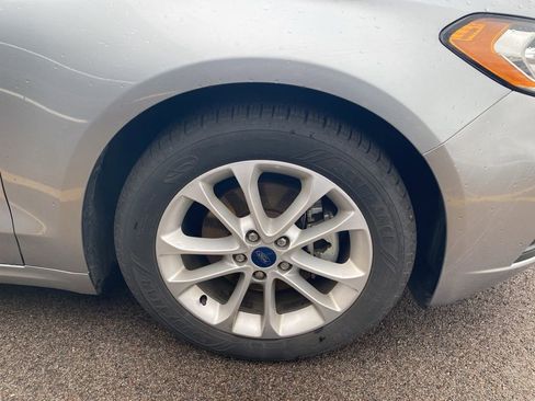 Used 2020 Ford Fusion SE FWD image 4