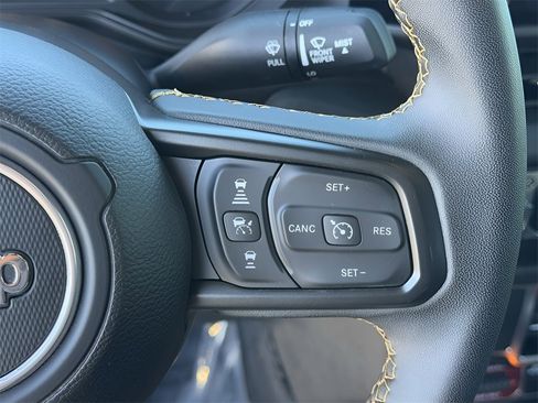 Used 2024 Jeep Gladiator Willys image 16